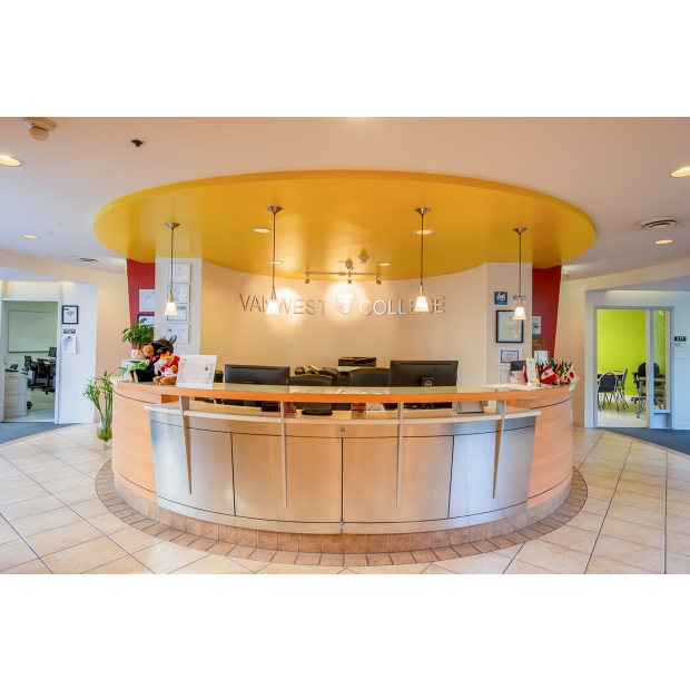 VanWest_Vancouver_Frontdesk_2.jpg
