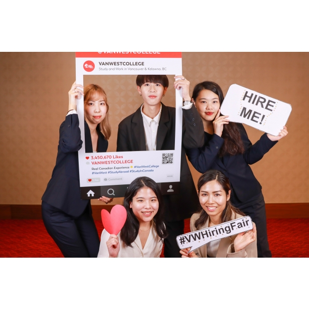 VanWest_Job Fair_HiEnglishStudio_2