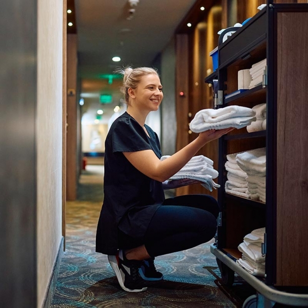 VanWest_HouseKeeping_HiEnglishStudio_1