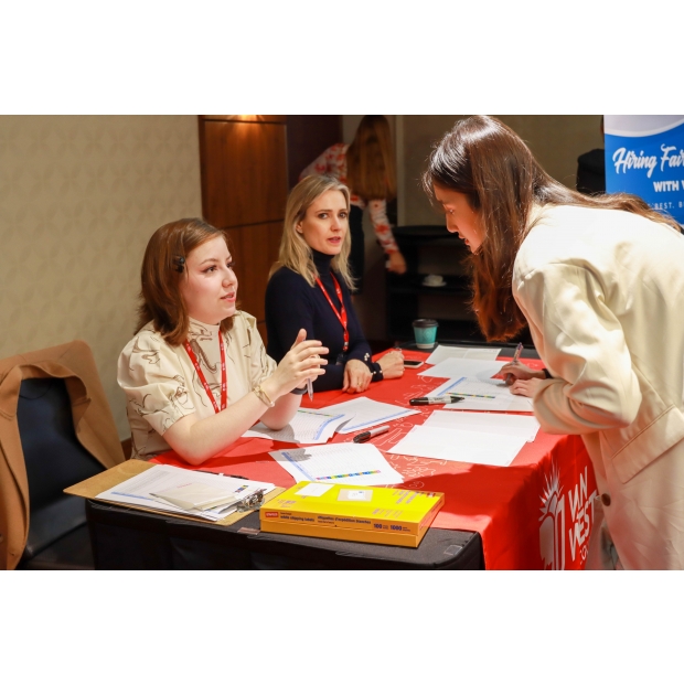 VanWest_Job Fair_HiEnglishStudio_3