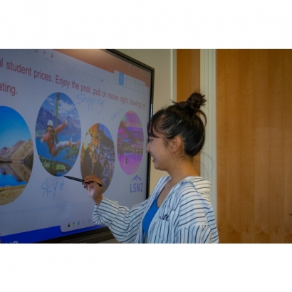 Interactive Whiteboard.jpg