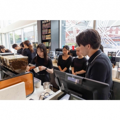 VanWest_Starbucks_HiEnglishStudio_1 VanWest_Starbucks_HiEnglishStudio_1